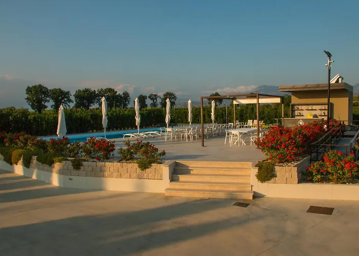 Agroturismo Tenuta Tre Gemme In Cantina - Tre Gemme *